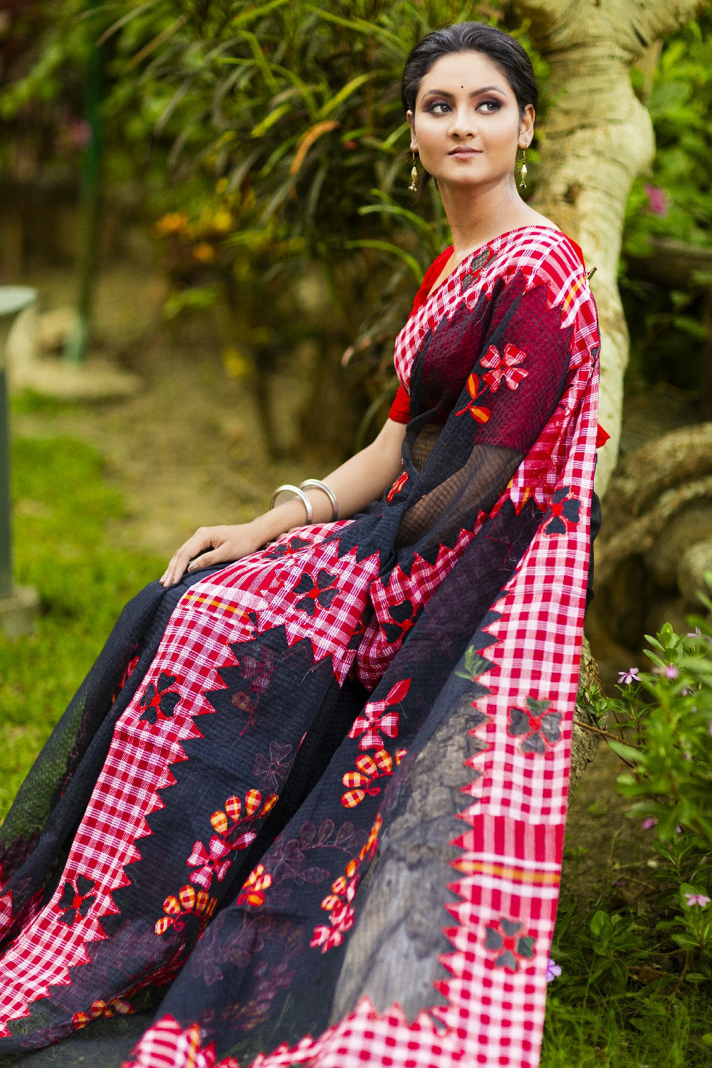 Resham Check Gamcha Applique Saree - Black